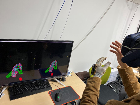ナノスケール構造体を手で操作できるネットワーク型VR環境を開発