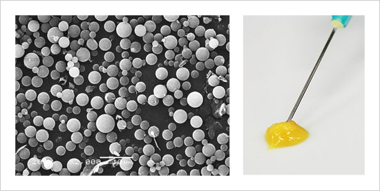 「プレスリリース中の図 : ドデシル化タラゼラチンを用いて調製した粒子 (左) と生理食塩水を加えて調製した自己組織化粒子ゲル (右) 。粒子に生理食塩水を加えることにより、注射器から注入可能なゲルとなる。」の画像