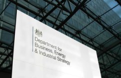 英国：Pfizer社とBioNTech社によるワクチン候補の有効性データの公表に対する英国政府の対応