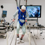 AIを活用したBSI技術が麻痺患者の歩行を可能に (Fudan’s AI Empowered BSI Enables Paralyzed Patients to Walk)