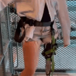 義足使用者向けの安全ストラップを開発(Innovative safety strap gives prosthesis users access to roller coasters again)