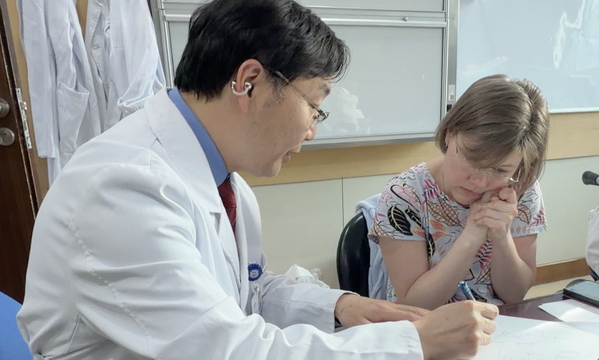中国開発の脊髄インターフェースにより12歳のロシア人少女が再び歩行（Chinese-developed spinal interface helps 12-year-old Russian girl walk again）