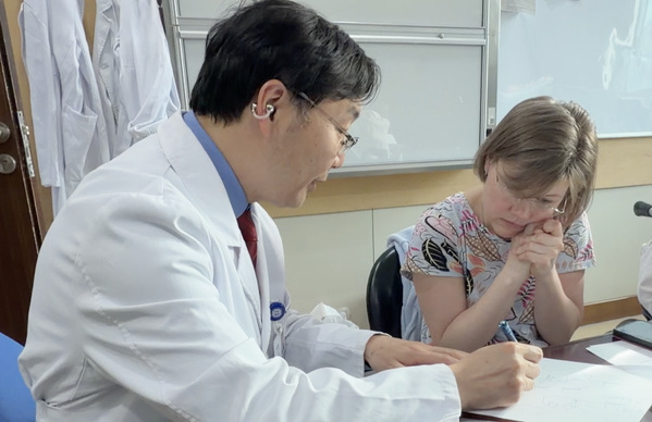 中国開発の脊髄インターフェースにより12歳のロシア人少女が再び歩行(Chinese-developed spinal interface helps 12-year-old Russian girl walk again) 中国開発の脊髄インターフェースにより12歳のロシア人少女が再び歩行(Chinese-developed spinal interface helps 12-year-old Russian girl walk again)